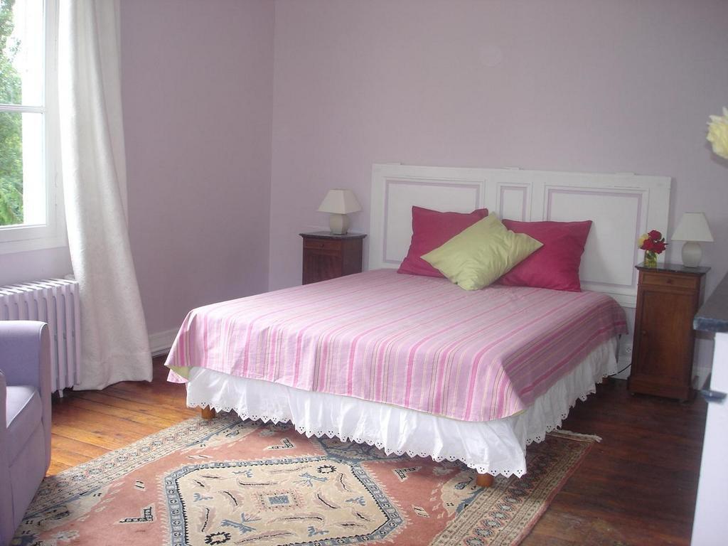 Les Longchamps Bed & Breakfast Neuille Luaran gambar