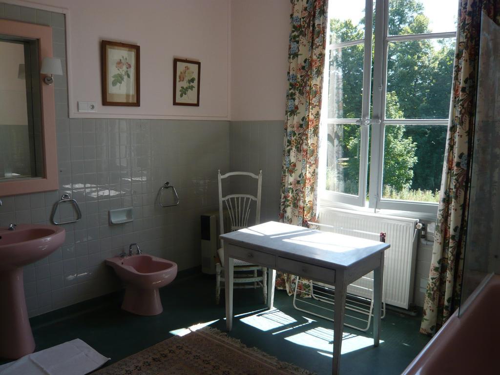 Les Longchamps Bed & Breakfast Neuille Luaran gambar