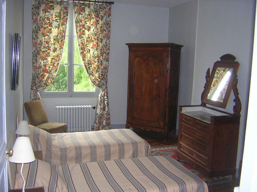 Les Longchamps Bed & Breakfast Neuille Luaran gambar