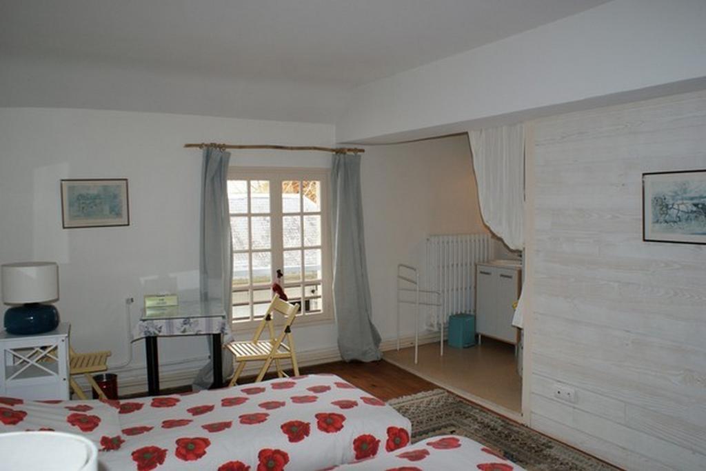 Les Longchamps Bed & Breakfast Neuille Bilik gambar