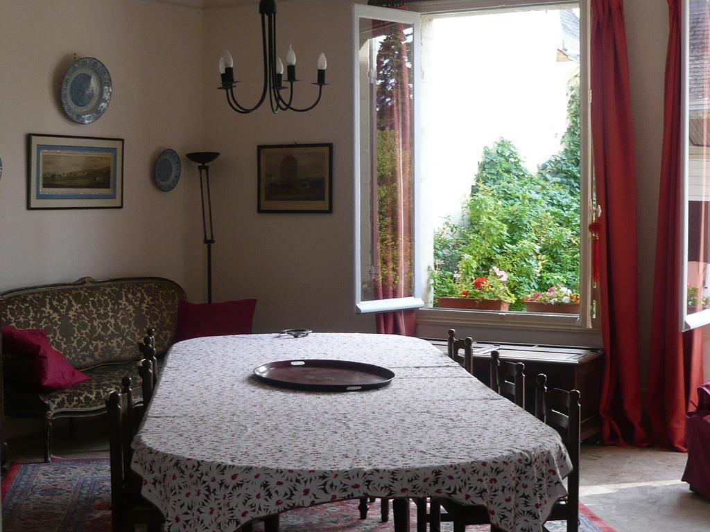 Les Longchamps Bed & Breakfast Neuille Luaran gambar