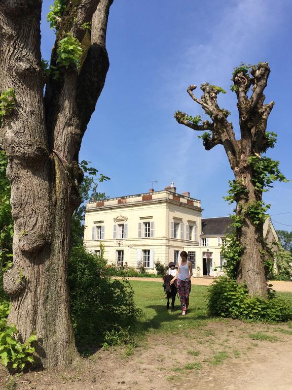 Les Longchamps Bed & Breakfast Neuille Luaran gambar
