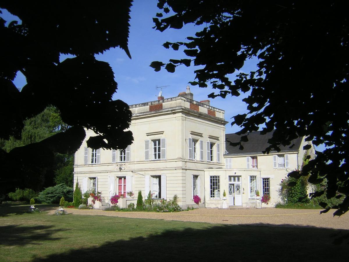 Les Longchamps Bed & Breakfast Neuille Luaran gambar