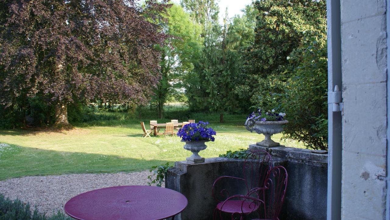 Les Longchamps Bed & Breakfast Neuille Luaran gambar